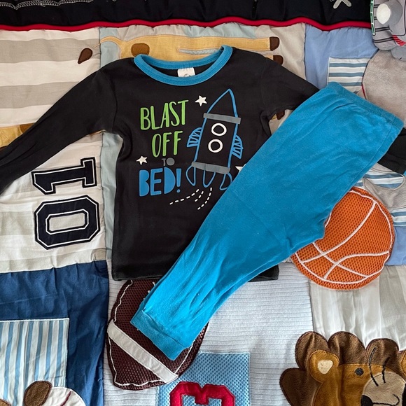 Gerber baby pajama set 24 month - Picture 1 of 4